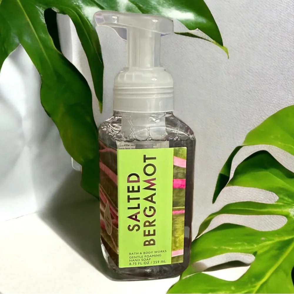 NEW Bath and Body Works Salted Bergamot Gentle Foaming Hand Soap - Picture 1 of 3